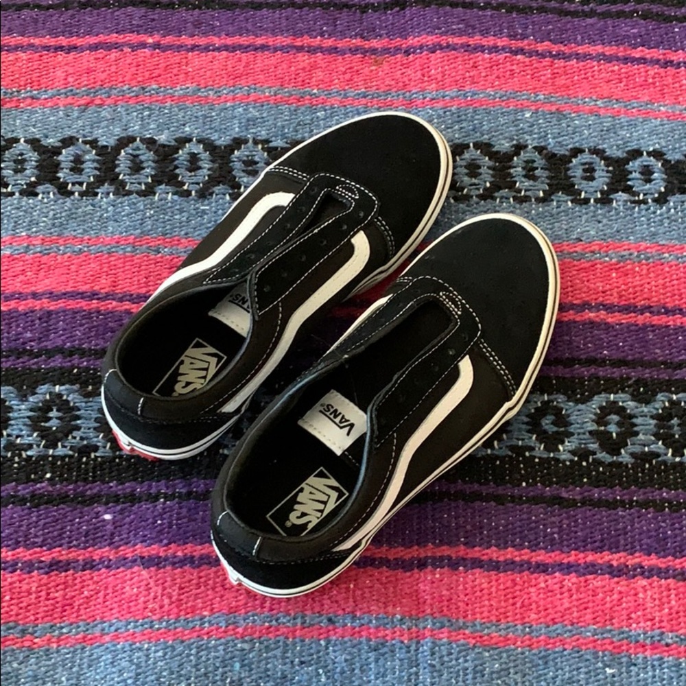 😎lace up black vanz😎